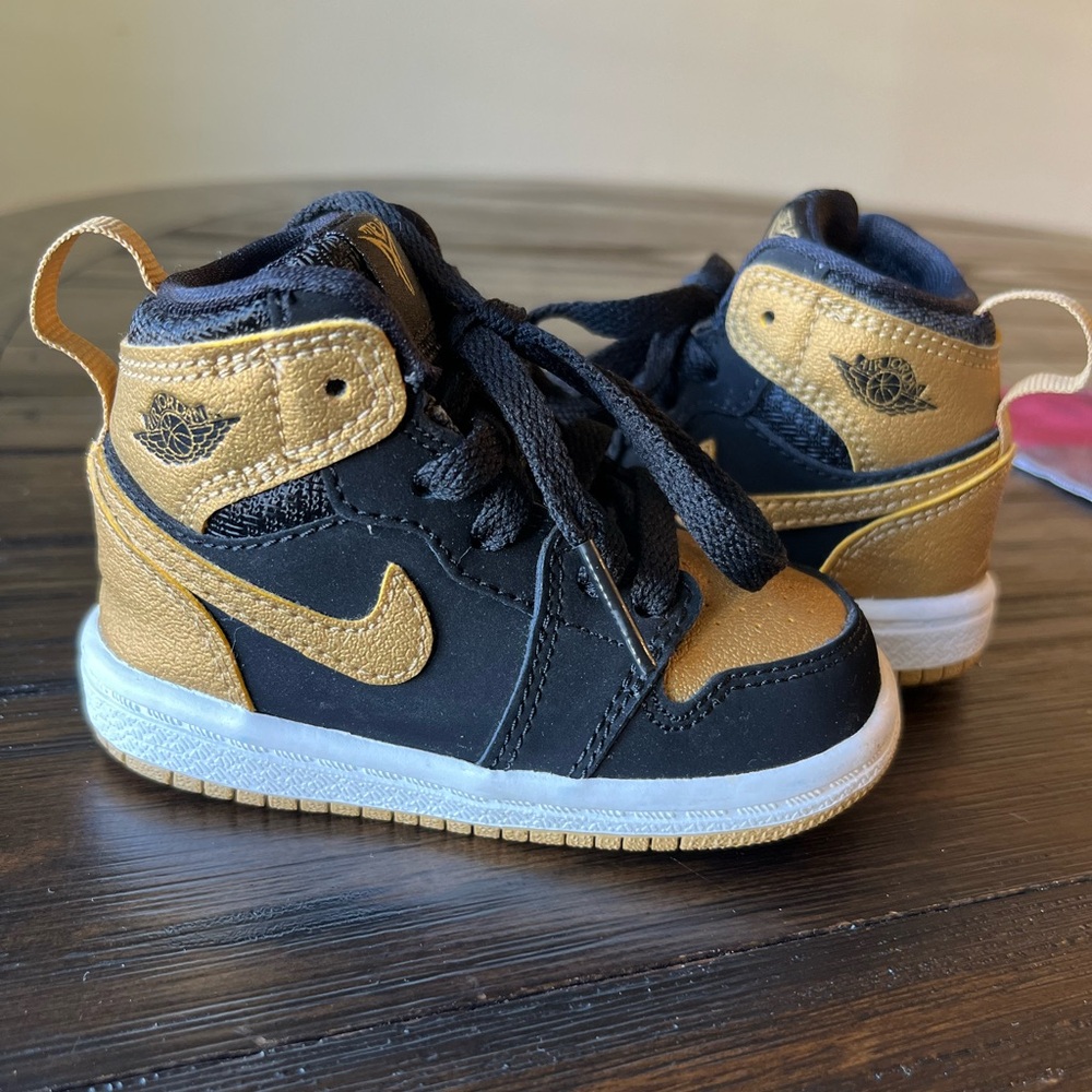 Nike air Jordan 1 retro mid SE TD BLACK metallic gold shoes size 4c